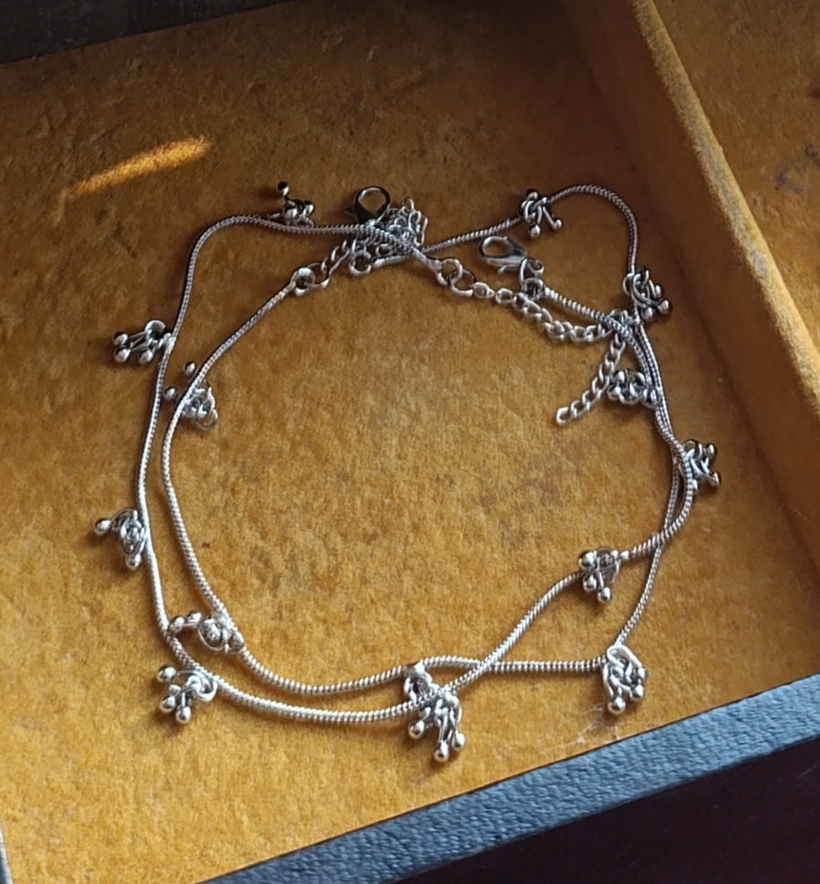 Delicate anklet